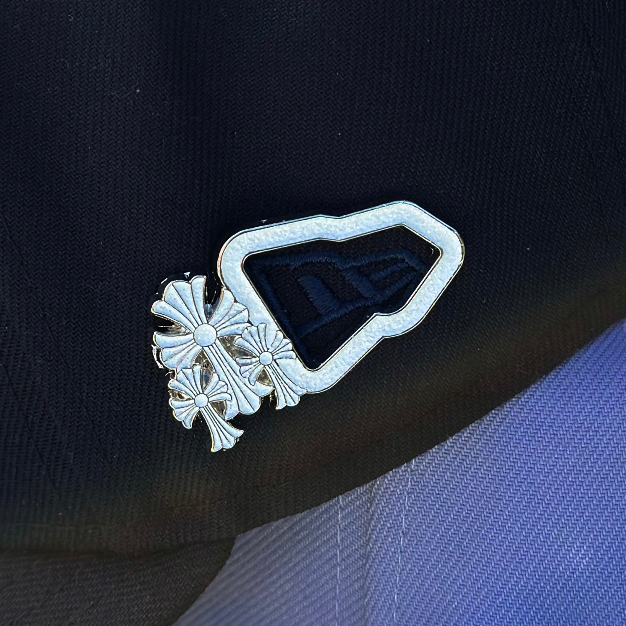 十字架帶鑽側標扣(黑/白)